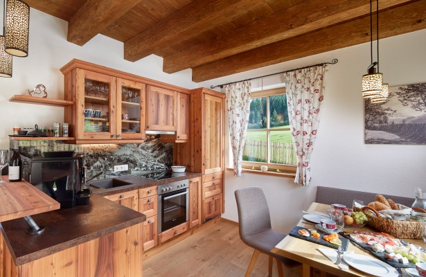 Lehenriedl Rosenchalets Altholzküche