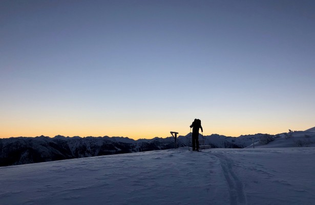 Skifahrer Sonnenaufgang