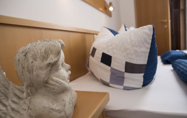 Liebevoll dekoriert und hell m&ouml;bliert